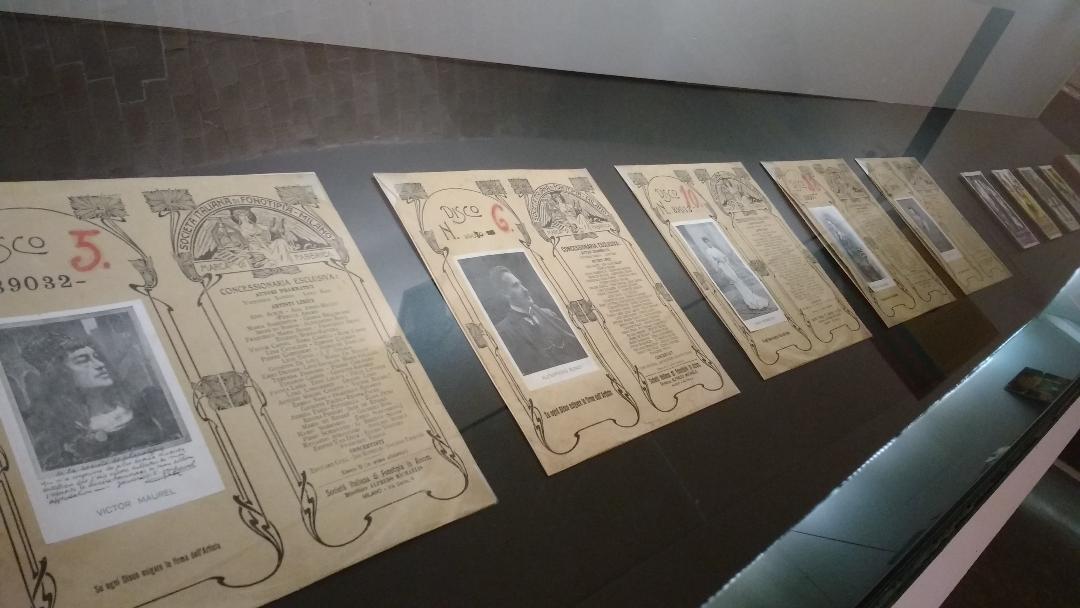 "Artistes sobre vinil" BC. Fonotipia di Milano después de la restauración